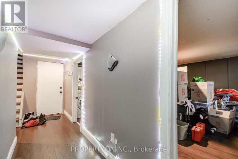 3 WATERFORD CRESCENT, Hamilton (Lakeshore), Ontario, L8E4Z8