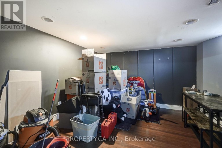 3 WATERFORD CRESCENT, Hamilton (Lakeshore), Ontario, L8E4Z8