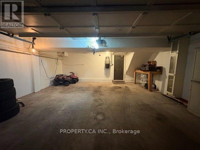 3 WATERFORD CRESCENT, Hamilton (Lakeshore), Ontario, L8E4Z8
