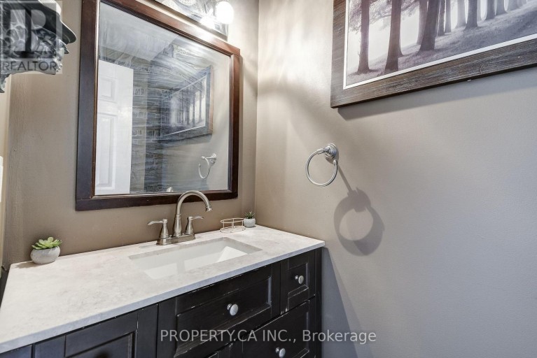 3 WATERFORD CRESCENT, Hamilton (Lakeshore), Ontario, L8E4Z8