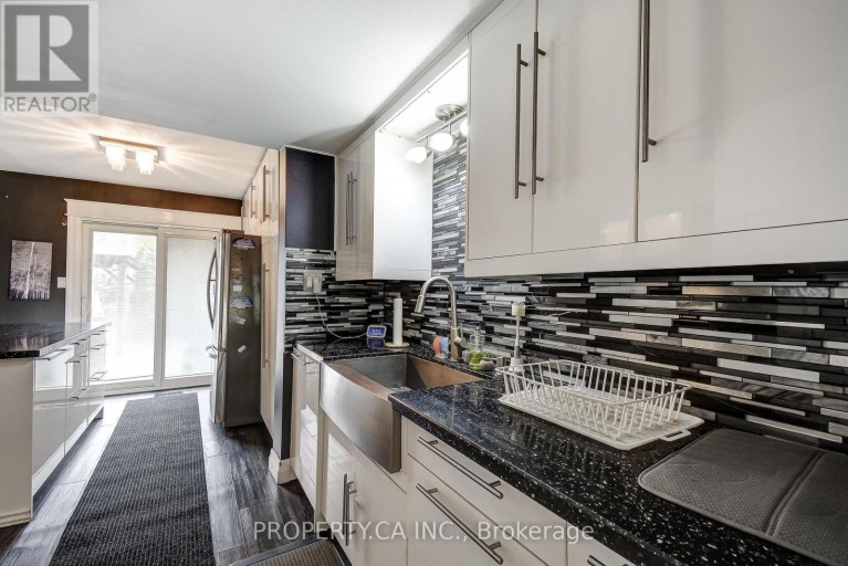 3 WATERFORD CRESCENT, Hamilton (Lakeshore), Ontario, L8E4Z8