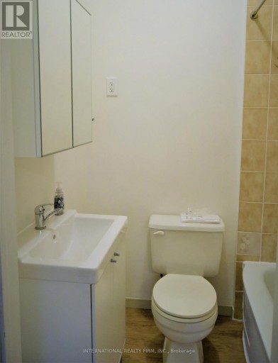2 - 7 THOMAS STREET, Mississauga (Streetsville), Ontario, L5M1Y4
