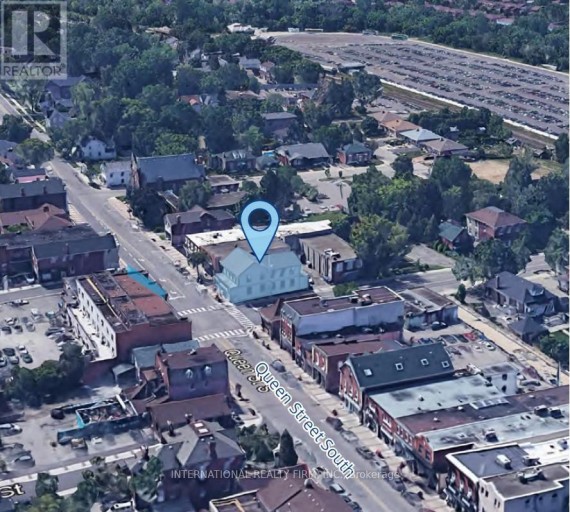 2 - 7 THOMAS STREET, Mississauga (Streetsville), Ontario, L5M1Y4