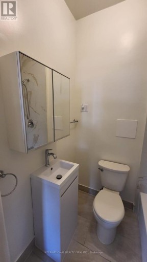 2 - 7 THOMAS STREET, Mississauga (Streetsville), Ontario, L5M1Y4