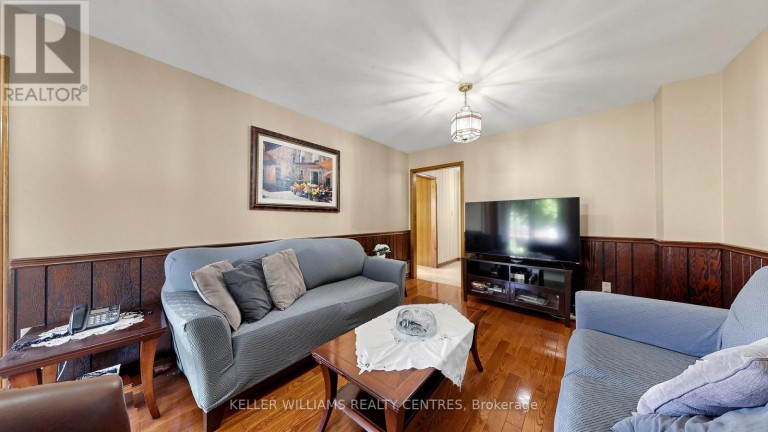 30 CLUBHOUSE COURT, Toronto (Glenfield-Jane Heights), Ontario, M3L2K5