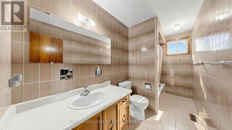 30 CLUBHOUSE COURT, Toronto (Glenfield-Jane Heights), Ontario, M3L2K5