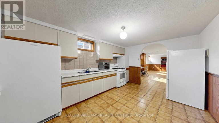 30 CLUBHOUSE COURT, Toronto (Glenfield-Jane Heights), Ontario, M3L2K5