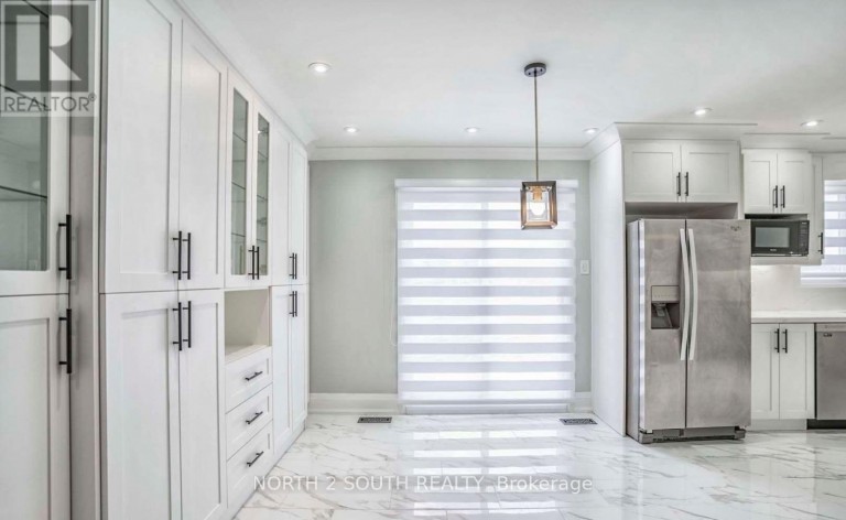 UPPER - 37 LOIRE COURT, Toronto (West Humber-Clairville), Ontario, M9V4Z7