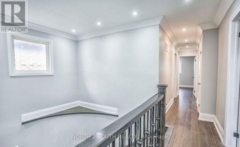UPPER - 37 LOIRE COURT, Toronto (West Humber-Clairville), Ontario, M9V4Z7
