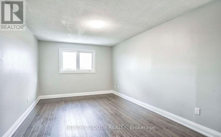 UPPER - 37 LOIRE COURT, Toronto (West Humber-Clairville), Ontario, M9V4Z7
