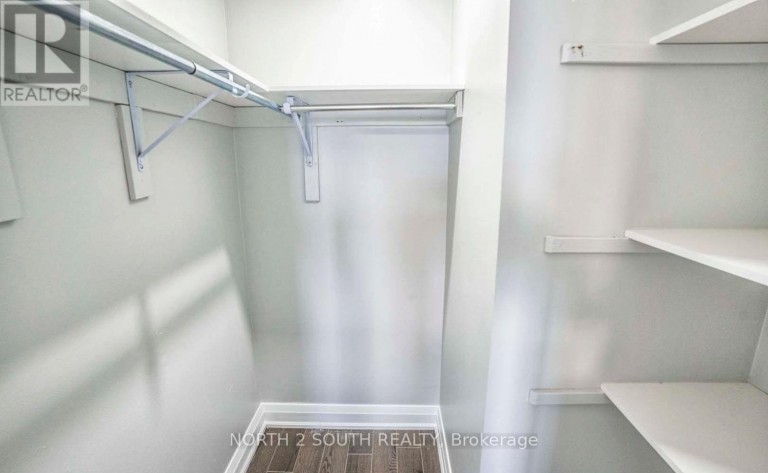 UPPER - 37 LOIRE COURT, Toronto (West Humber-Clairville), Ontario, M9V4Z7