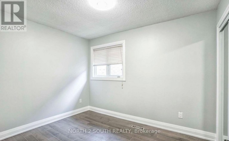 UPPER - 37 LOIRE COURT, Toronto (West Humber-Clairville), Ontario, M9V4Z7