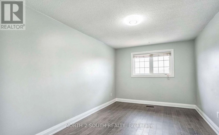 UPPER - 37 LOIRE COURT, Toronto (West Humber-Clairville), Ontario, M9V4Z7