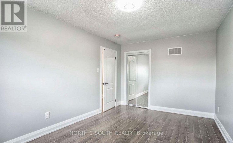 UPPER - 37 LOIRE COURT, Toronto (West Humber-Clairville), Ontario, M9V4Z7