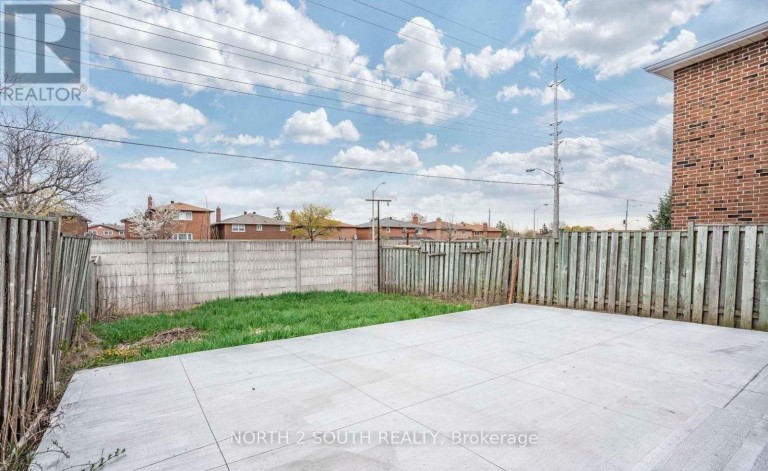 UPPER - 37 LOIRE COURT, Toronto (West Humber-Clairville), Ontario, M9V4Z7