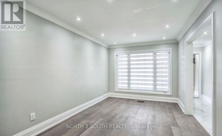 UPPER - 37 LOIRE COURT, Toronto (West Humber-Clairville), Ontario, M9V4Z7