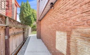 17 CHOPIN COURT Whitby (Lynde Creek) Ontario photo 13