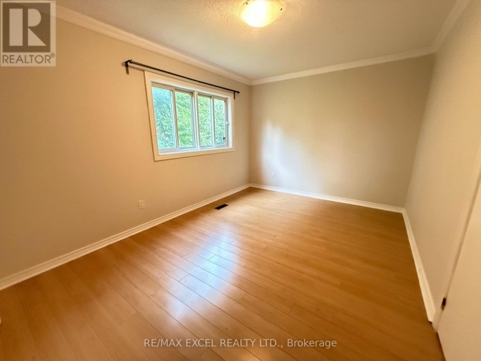 LOWER - 197 LANCASTER AVENUE, Newmarket (Bristol-London), Ontario, L3Y5X1