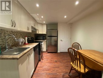 LOWER - 197 LANCASTER AVENUE Newmarket (Bristol-London) Ontario photo 5