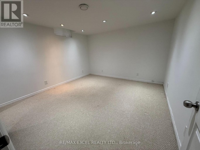 LOWER - 197 LANCASTER AVENUE, Newmarket (Bristol-London), Ontario, L3Y5X1