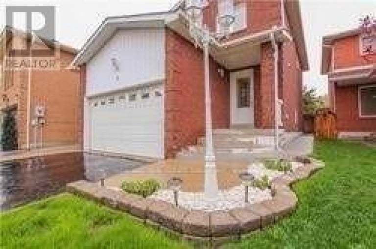 9 SALEM COURT, Brampton (Brampton North), Ontario, L6V4J8