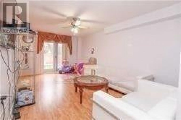 9 SALEM COURT, Brampton (Brampton North), Ontario, L6V4J8