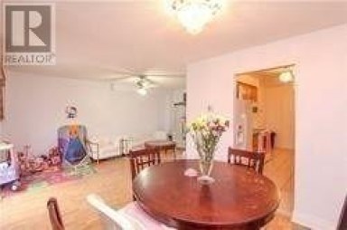 9 SALEM COURT Brampton (Brampton North) Ontario photo 8