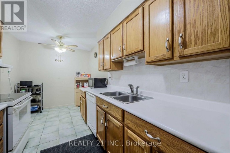 811 - 25 SUNRISE AVENUE S, Toronto (Victoria Village), Ontario, M4A2S2