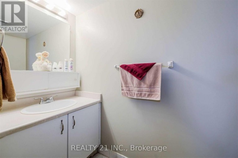 811 - 25 SUNRISE AVENUE S, Toronto (Victoria Village), Ontario, M4A2S2