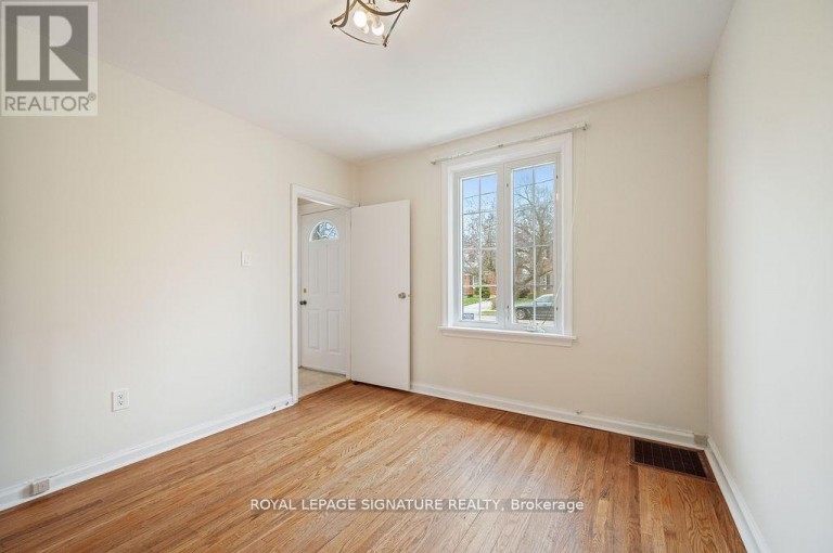124 HOMEWOOD AVENUE, Toronto (Newtonbrook West), Ontario, M2M1K3