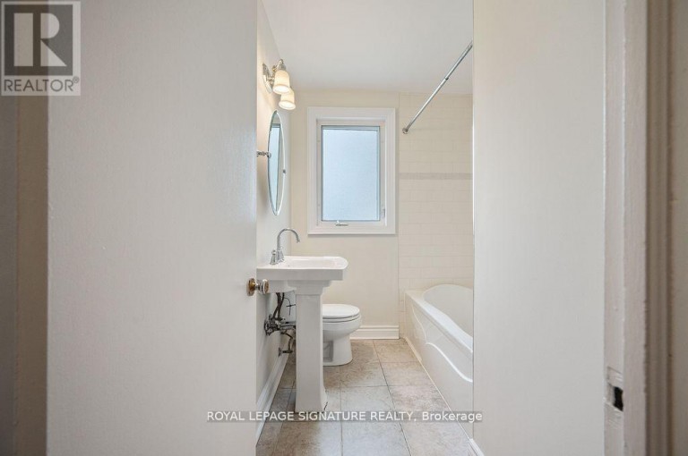 124 HOMEWOOD AVENUE, Toronto (Newtonbrook West), Ontario, M2M1K3