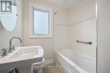 124 HOMEWOOD AVENUE Toronto (Newtonbrook West) Ontario photo 19