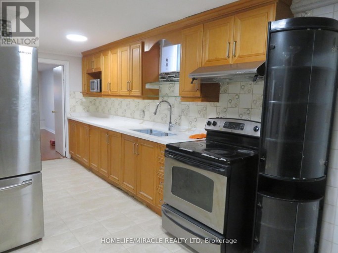 10 PINE BOUGH MANOR, Richmond Hill (Devonsleigh), Ontario, L4S1A4