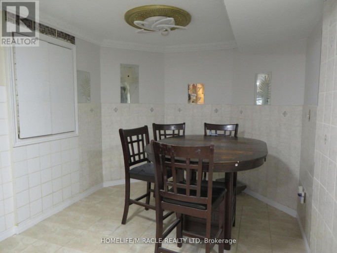 10 PINE BOUGH MANOR, Richmond Hill (Devonsleigh), Ontario, L4S1A4