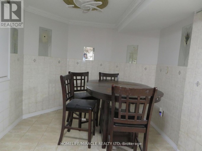 10 PINE BOUGH MANOR, Richmond Hill (Devonsleigh), Ontario, L4S1A4