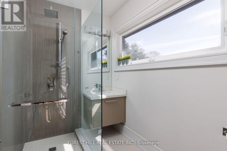 8 NORA ROAD, Toronto (Islington-City Centre West), Ontario, M9A1C9