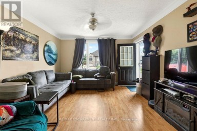 FRONT - 66 QUEEN STREET S Thorold (Thorold Downtown) Ontario photo 2