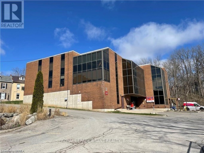 102 - 139 GRAND RIVER STREET N, Brant (Paris), Ontario, N3L2M4