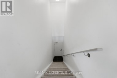 E09 - 26 BRUCE STREET Vaughan (East Woodbridge) Ontario photo 4