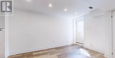LOWER - 208 MCROBERTS AVENUE W Toronto (Corso Italia-Davenport) Ontario photo 10