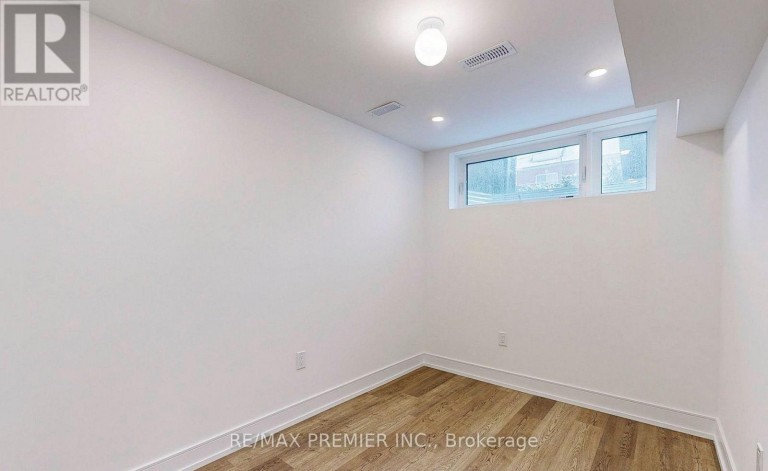 LOWER - 208 MCROBERTS AVENUE W, Toronto (Corso Italia-Davenport), Ontario, M6E4P5