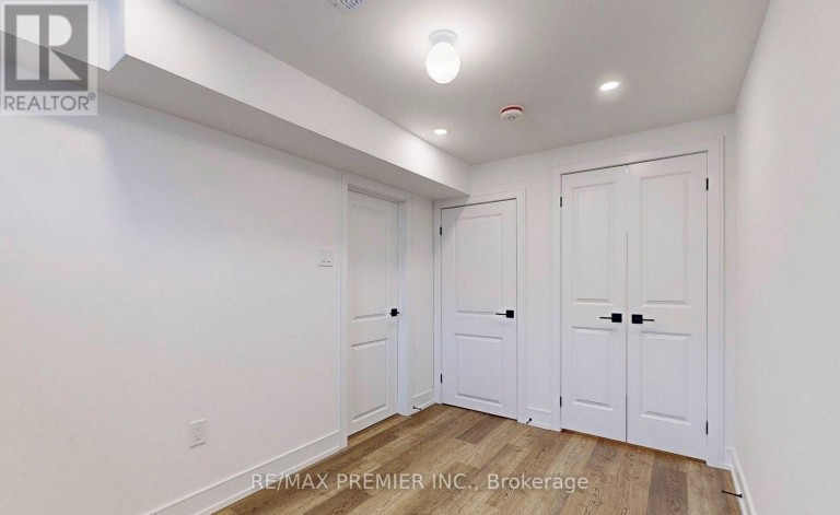 LOWER - 208 MCROBERTS AVENUE W, Toronto (Corso Italia-Davenport), Ontario, M6E4P5