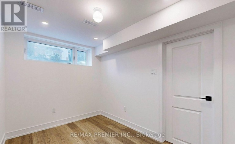 LOWER - 208 MCROBERTS AVENUE W, Toronto (Corso Italia-Davenport), Ontario, M6E4P5