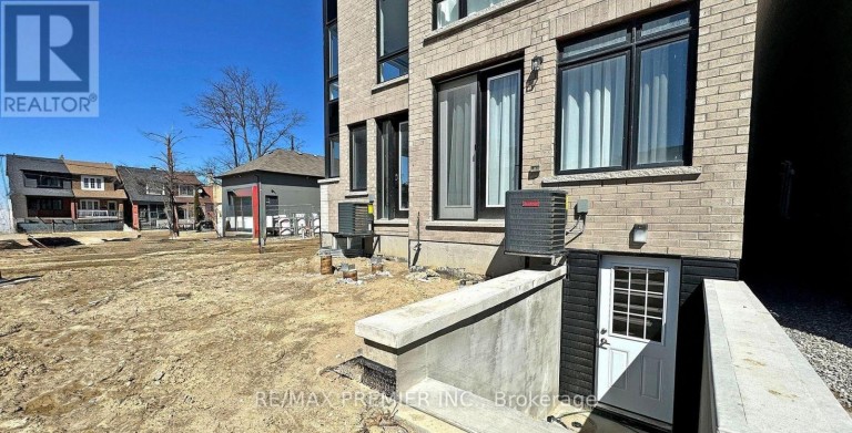 LOWER - 208 MCROBERTS AVENUE W, Toronto (Corso Italia-Davenport), Ontario, M6E4P5
