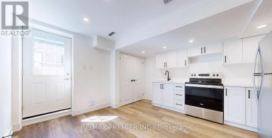 LOWER - 208 MCROBERTS AVENUE W Toronto (Corso Italia-Davenport) Ontario photo 3