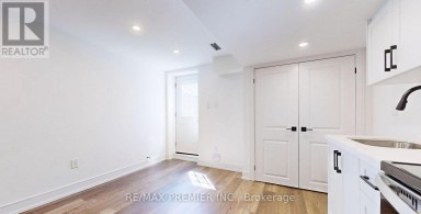 LOWER - 208 MCROBERTS AVENUE W Toronto (Corso Italia-Davenport) Ontario photo 9
