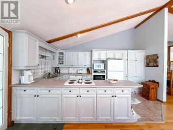 17 LIZZIE'S LANE McKellar Ontario photo 14