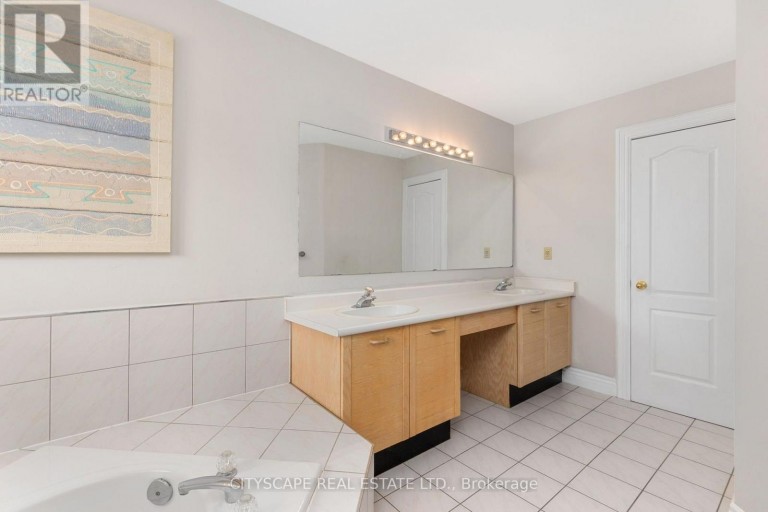 112 MULHOLLAND DRIVE, Vaughan (Beverley Glen), Ontario, L4J7T8