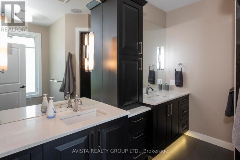 2422 BROADWAY AVE, Thunder Bay (Rosslyn Road), Ontario, P7K1K7