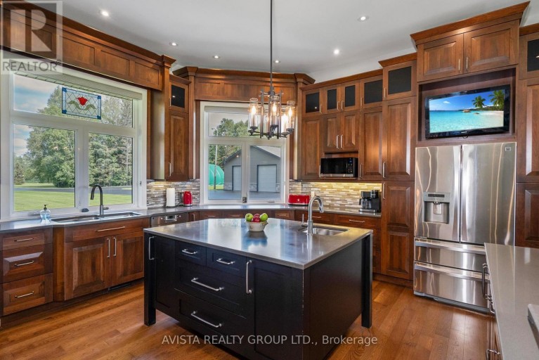 2422 BROADWAY AVE, Thunder Bay (Rosslyn Road), Ontario, P7K1K7